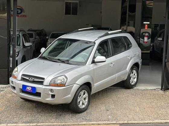 HYUNDAI TUCSON 2.0 MPFI GLS 16V 143CV 2WD FLEX 4P AUTOMÁTICO HYUNDAI TUCSON 2.0 MPFI GLS 16V 143CV 2WD FLEX 4P AUTOMÁTICO